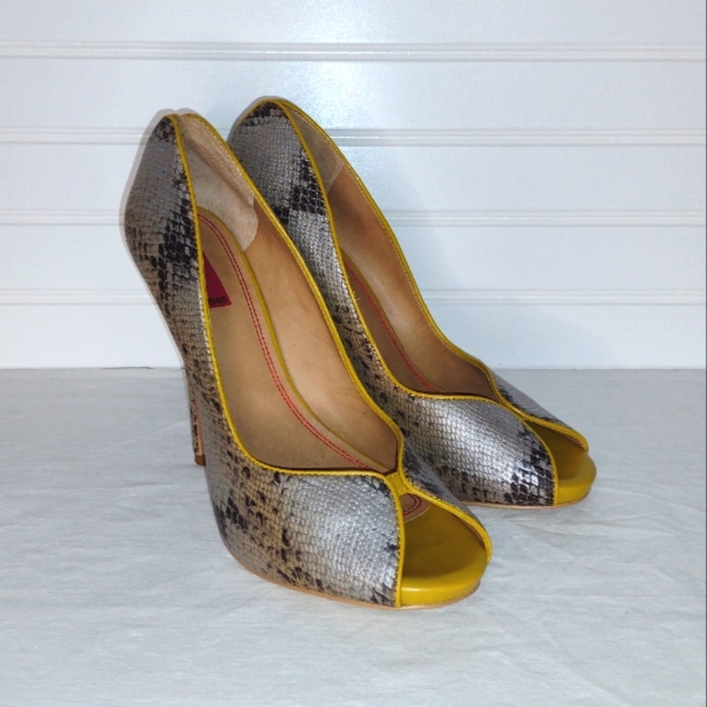 5/48 Nieman Marcus Peep Toe Pumps Size 40